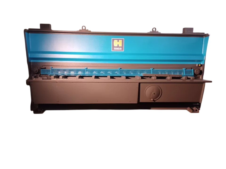 Trouver des équipements industriels complets incluant presses, découpeuses laser, et outillages pour des lignes de fabrication automatisées à Lyon en Rhône-Alpes 69000