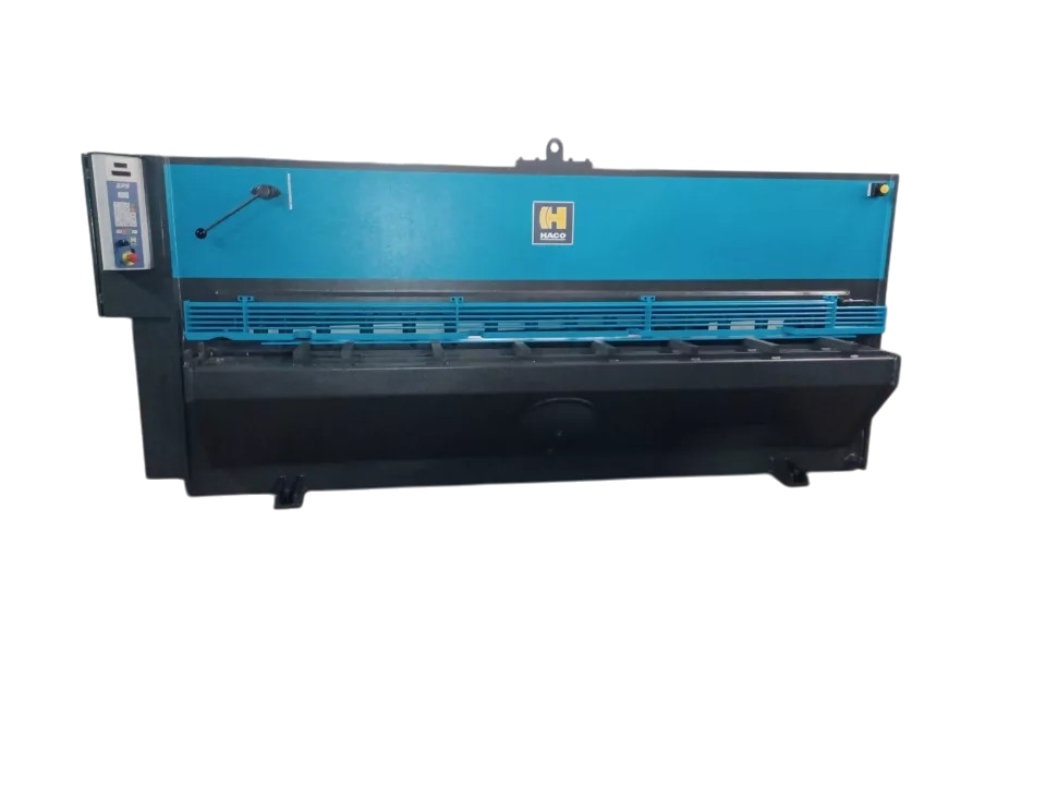 Trouver des équipements industriels complets incluant presses, découpeuses laser, et outillages pour des lignes de fabrication automatisées à Grenoble en Isère