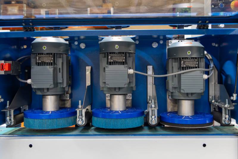 Ebavureuse semi-automatique B.O.S.S