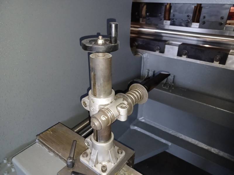 machine outil industrielle pliage tole métal occasion FHAMO HACO France