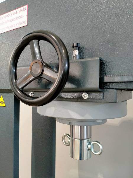 presse hydraulique pour atelier industriel SICMI FHAMO France