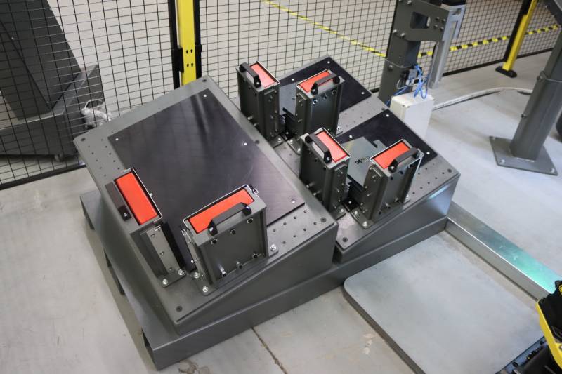 bras robot pliage poinçon matrice HACO FHAMO Lyon France