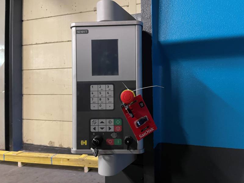 machine outil industrielle cisaillage débit couper métal acier inox occasion FHAMO HACO France