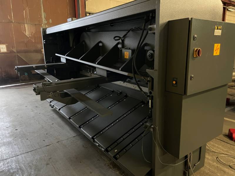 machine outil industrielle cisaillage débit couper métal acier inox occasion FHAMO HACO France