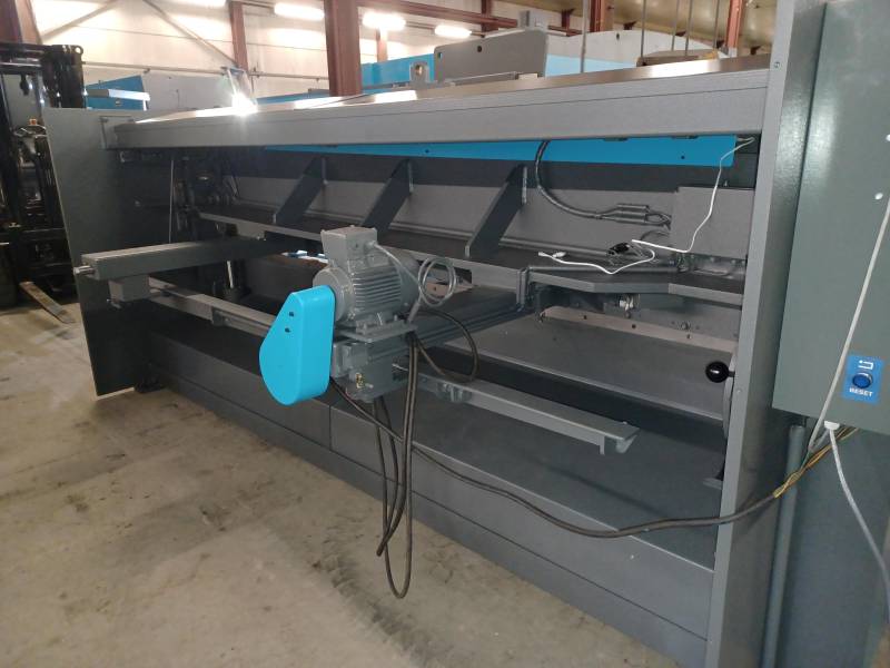 cisaille guillotine hydraulique occasion couper acier inox FHAMO HACO France