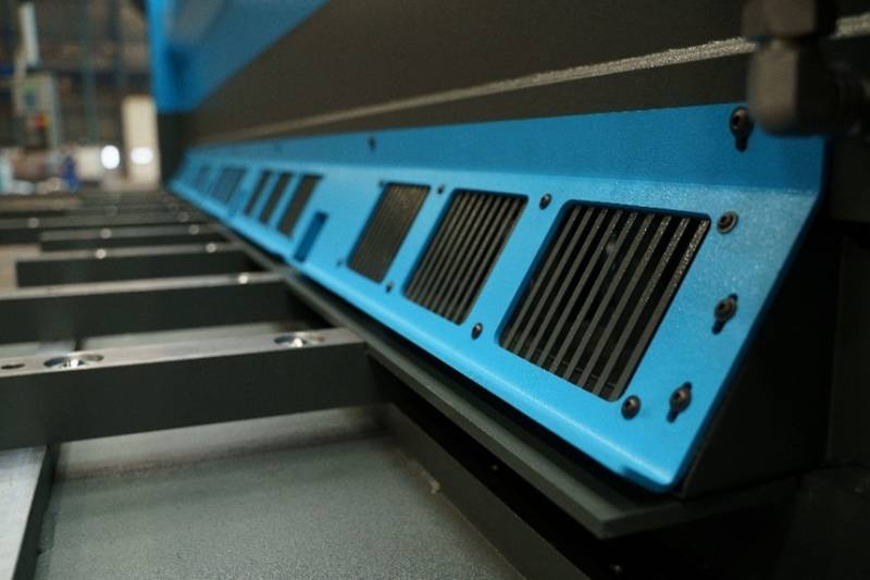 cisaille guillotine hydraulique débit tolerie HACO FHAMO France Bordeaux 