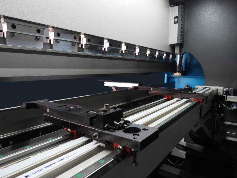 machine outil pour le pliage de tôle presse plieuse hydraulique